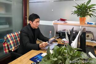 鲁梅尼格：贝肯鲍尔带领拜仁崛起，他可能是首位世界级球员